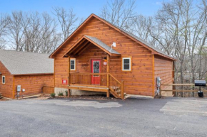 LOCATION 2 Bed 2 Bath Win A Bear cabin located less than a mile from the Pigeon Forge strip